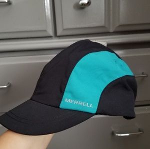 Nwt Merrell hat O/S adjustable back